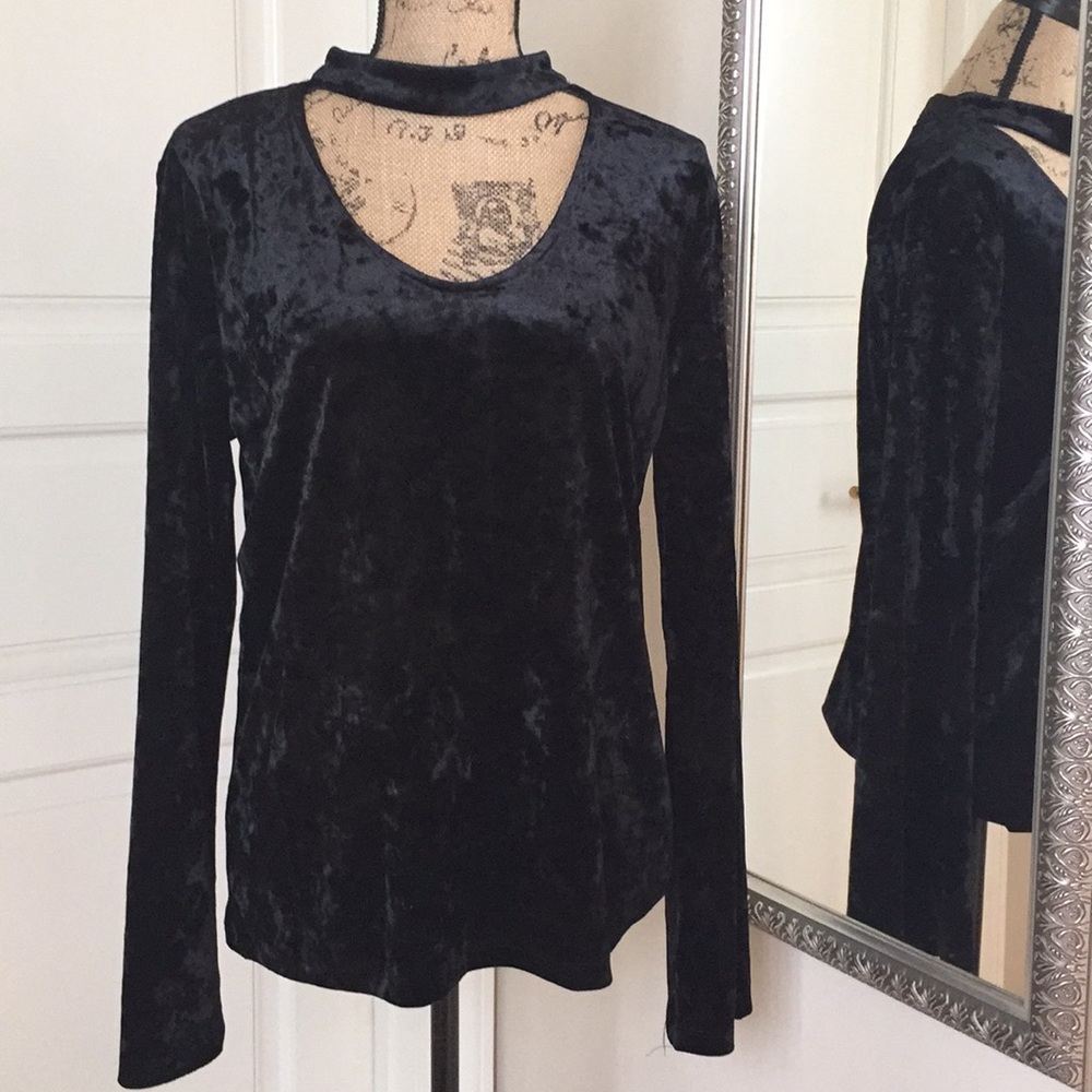 Black crushed velvet top